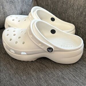 CROCS women shoes size 7 medium